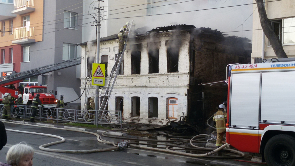 В расселённом доме на улице Льва Толстого произошёл пожар