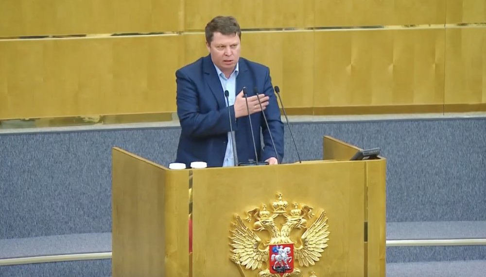Депутат Госдумы Михаил Матвеев предложил запретить мигрантам управлять общественным транспортом