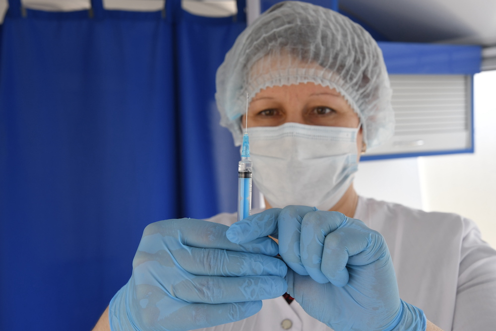 Почти 1000 подростков в Самарской области сделали прививку от COVID-19