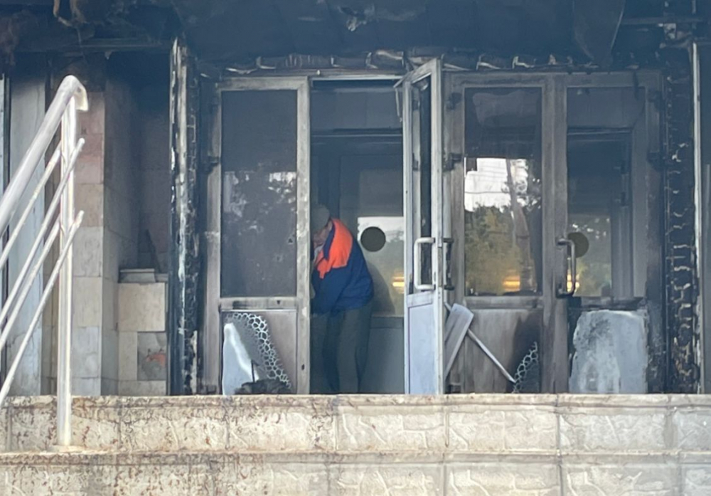 В Тольятти ночью подожгли вход в здание администрации города