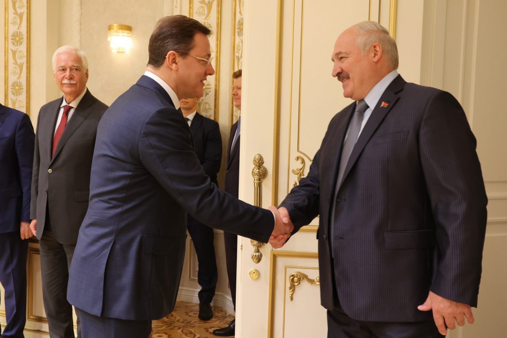 Дмитрий Азаров обсудил с Александром Лукашенко сотрудничество АВТОВАЗа и Беларуси