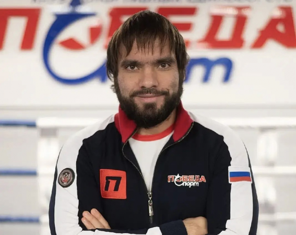 «Спорт уже давно внутри политики»: профессиональный боксёр прокомментировал исключение россиян из мировых рейтингов
