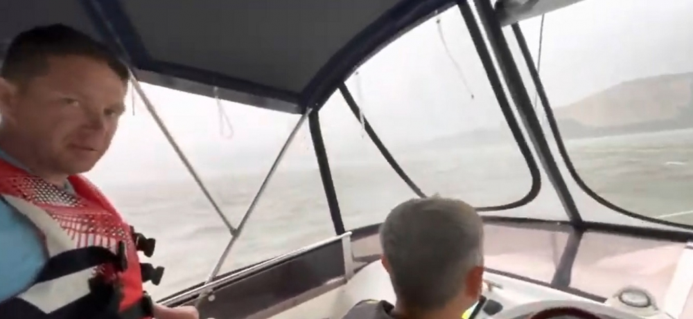 Яхтсмены попали в шторм у берегов Тольятти и сняли это на видео