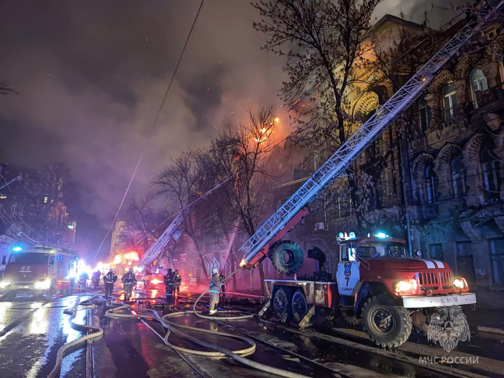 «Десятки, сотни тонн воды»: страшный пожар в доме Челышева самарские спасатели тушили 11 часов