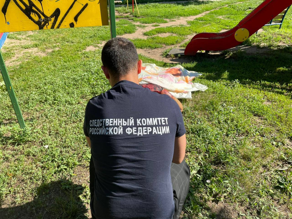 На детской площадке в Тольятти нашли тела двух убитых мужчин