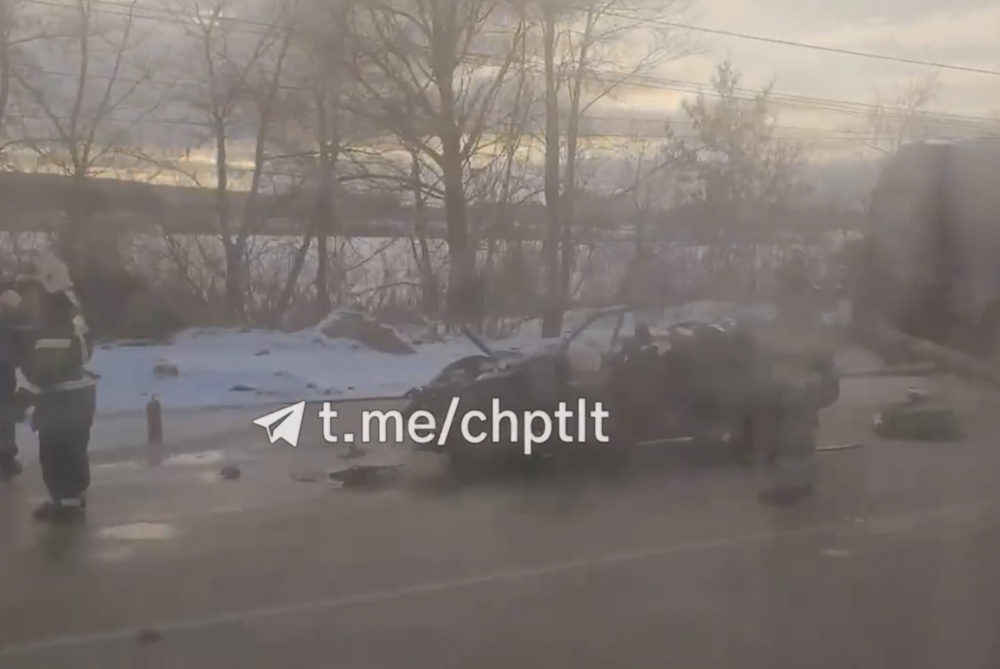 «Гранта» врезалась в фуру на Поволжском шоссе в Тольятти