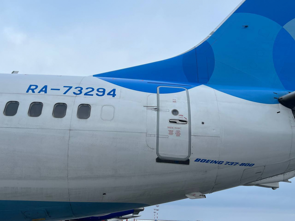 Неприятный авиаинцидент: в аэропорту Курумоч трап повредил самолёт