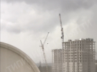 Строительный кран в Тольятти рухнул на землю во время шторма