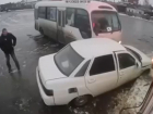 Последствия ледяного дождя: в соцсетях обсуждают два ДТП на обледеневшей дороге в Самарской области