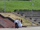 В День семьи, любви и верности 36 пар поженились на самарской набережной