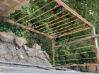 «Угрожает жизни и имуществу других людей»: жители дома на проспекте Карла Маркса просят отремонтировать опасный балкон