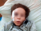 Спасали в две руки: в Самарской области малыш разбился на качелях