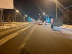 В Самарской области мужчину на остановке сбило отлетевшими с «Газели» колёсами