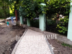 Тротуар, который давно просили самарцы, проложили прямо в стену церкви