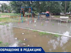«Нам ваше г…. не нужно»: в Самаре жители Ново-Вокзальной жалуются на зловонную лужу на детской площадке