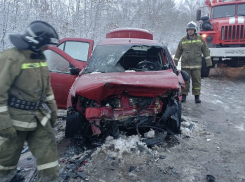 В Самарской области столкнулись два легковых авто и грузовик