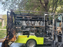 В Куйбышевском районе Самары сгорела «Газель» скорой помощи