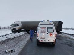 Две фуры столкнулись и перегородили трассу М-5 «Урал» под Самарой