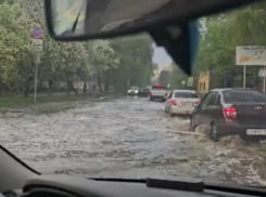 Из-за града с дождем на самарских улицах начали тонуть машины