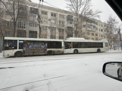 В Самаре столкнулись две пары автобусов