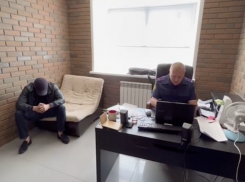 СК опубликовал видео с бизнесменом, задержанным по делу о массовом отравлении сидром 