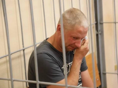 Бывшего подполковника МВД, подозреваемого в убийстве своей 15-летней любовницы, лишили водительских прав