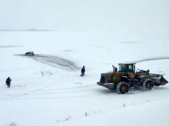 В Самарской области автомобиль с водителем провалился под лёд