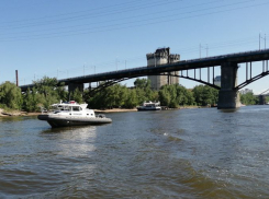 В Самаре транспортные полицейские спасли девушку