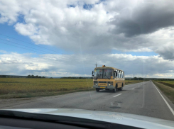 В районе строительства моста через Климовку большегрузы разрушили дороги, по которым ходят школьные автобусы