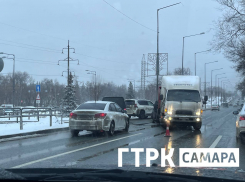 Улица Ново-Садовая встала в огромные пробки из-за ДТП 