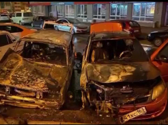 В Южном городе в ночь на 31 июля сгорело 4 машины