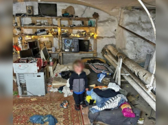 Самарская мать троих детей-маугли, которых нашли в подвале, выкрала их из больницы в Санкт-Петербурге