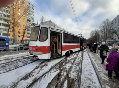 На улице Ново-Вокзальной в Самаре трамвай сошёл с рельсов 