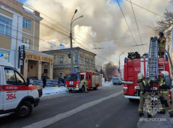 Из-за пожара на улице Некрасовской в Самаре эвакуируют жильцов дома 