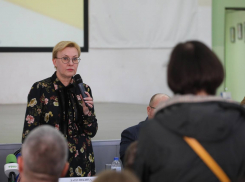 Елена Лапушкина провела встречу с погорельцами Дома Челышева
