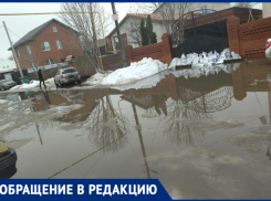 В Зубчаниновке подтопило дома, люди борются с водой 