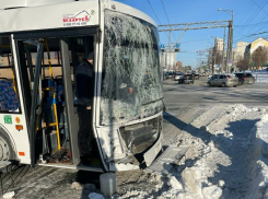 На Московском шоссе в Самаре столкнулись два пассажирских автобуса