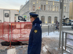 Коммунальная авария в центре Самары: проезжая часть затоплена, трамваи ходят в объезд