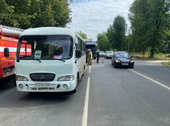 В Самаре пассажирский автобус столкнулся с двумя грузовиками 