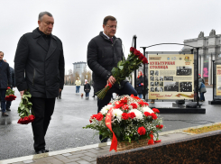 Губернатор не поехал смотреть памятник пивному бочонку, но вспомнил про запасную столицу СССР