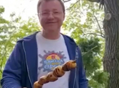 «Аппетитный шампурик»: Дмитрий Азаров поделился рецептом приготовления самой вкусной картошки в мире