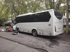 В Самаре автомобиль каршеринга врезался в автобус: погибли 4 человека