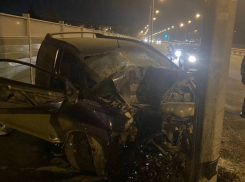 В Самаре женщина погибла, на скорости врезавшись в столб на иномарке 