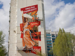 Ко Дню Победы города трудовой доблести Самарской области украсили советскими плакатами высотой 30 метров