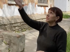 «Грибок съедает дом вместе с жильцами»: в доме по улице Гастелло нет части кровли и размножается плесень