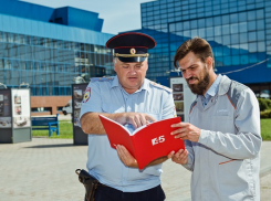 «Выручай, родная!»: соавтором книги о легенде бездорожья стал участковый из Самарской области