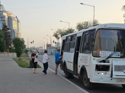 Пассажиры жалуются, что на некоторых остановках в Самаре нет павильонов