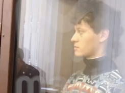 «Россия, нагрубил тебе с порога»: певца Шарлота арестовали почти на 2 месяца 