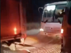Во время снежной бури в Самарской области спасли 5 пассажирских автобусов и авто с грудным ребёнком