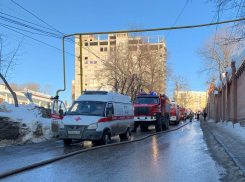 Вспыхнула кровля: в Самаре на большой площади загорелся медцентр